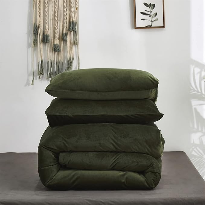 Pureant Army Green Velvet Comforter Full Solid Dark Green Fluffy Bedding Comforters Women Men Plain Fluffy Olive Green Soft Quilts Cozy Blackish Green Flannel Blankets Puffy Military Hunter Green Bed