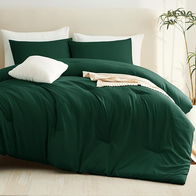CozyLux Queen Comforter Set Emerald Green, 3 Pieces Lightweight Comforters Queen Size Bedding Sets, All Season Breathable Solid Down Alternative Comforter with 2 Pillowcases, Bed Set Gift for Home