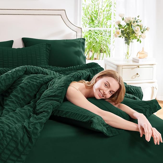 CozyLux Twin Comforter Set with Sheets 5 Pieces, Emerald Green Seersucker Luxury Textured Bed in a Bag, All Season Bedding Sets with Down Alternative Comforter, Sheets, Pillowcase & Sham, Home Gift