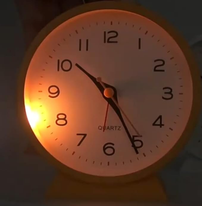 SHISEDECO 4.5" Battery Operated Antique Retro Analog Alarm Clock, Small Silent Bedside Deskclock with Light Function, Non-Ticking Tableclock Decor for Living Room, Bedroom, Bedside, Shelf (Orange)