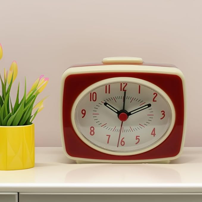Red Small Alarm Clock Small Silent Quartz Movement Analogue Alarm Clock Vintage Classic Style Battery Powered