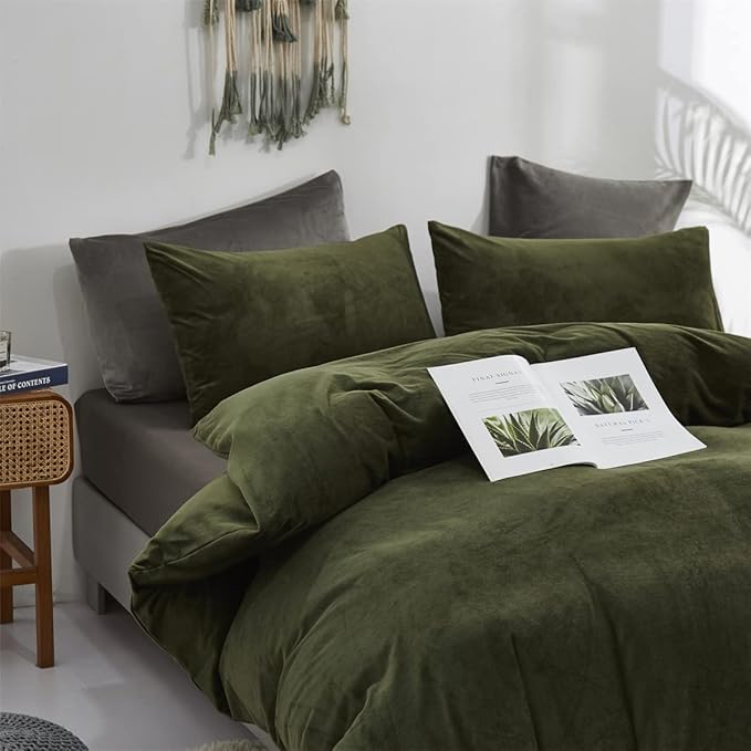 Pureant Army Green Velvet Comforter Twin Solid Dark Green Fluffy Bedding Comforters Women Men Plain Fluffy Olive Green Soft Quilts Cozy Blackish Green Flannel Blankets Puffy Military Hunter Green Bed