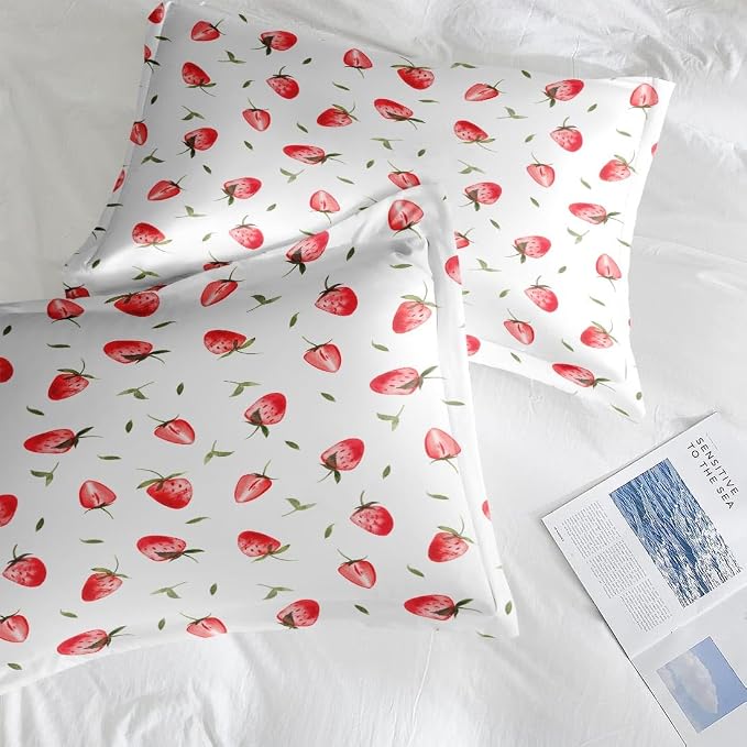 Comforter Set with 2 Pillowcases Full Size, Cute Red Strawberry Fruit, Bed Decor Pink Strawberries Party Girly for Kids and Adults, Soft Cozy Bedroom Bedding Set