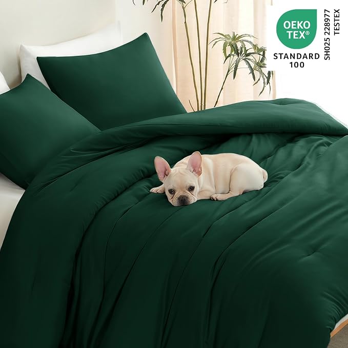CozyLux Oversized King Comforter Set Emerald Green, 3 Pieces 120"x98" Lightweight Down Alternative Quilted Bedding Sets, All Season Breathable Solid Comforter with 2 Pillowcases, Bed Set Gift for Home