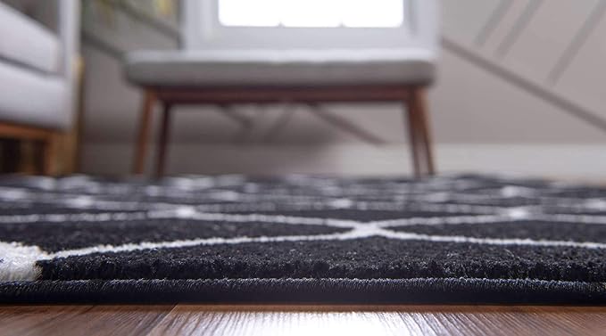 Unique Loom Trellis Frieze Collection Area Rug - Rounded (4' 1" Round, Black/ Ivory)