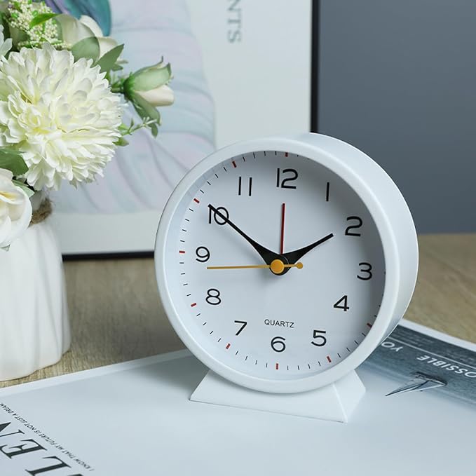 SHISEDECO 4.5" Battery Operated Antique Retro Analog Alarm Clock, Small Silent Bedside Deskclock with Light Function, Non-Ticking Tableclock Decor for Living Room, Bedroom, Bedside, Shelf (White)