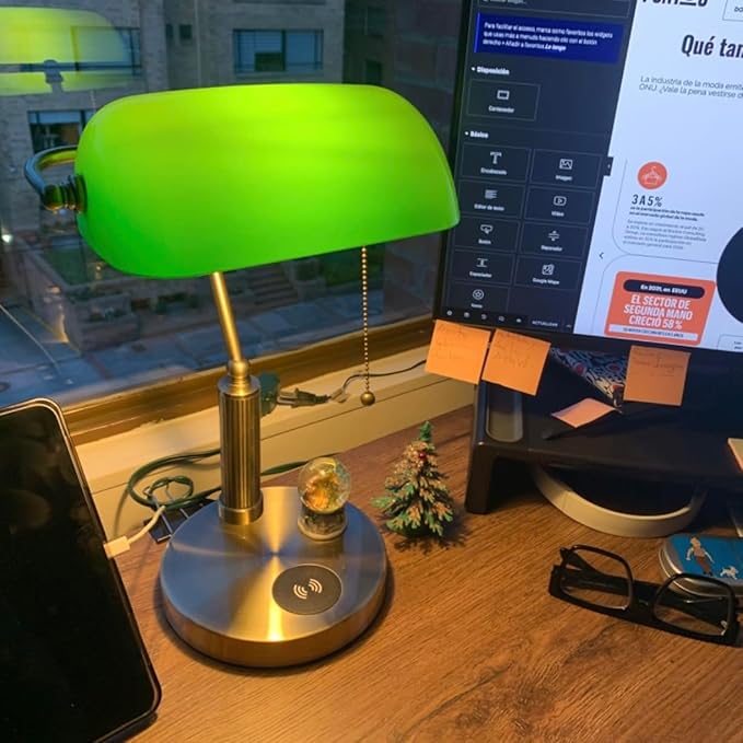 FIRVRE Glass Bankers Desk Lamp with USB Wireless Charging Port, LED Desk Lamp with Classic Retro Pull Chain Switch, Green Glass Lampshade with Brass Finish for Home Office Bedside Study Library