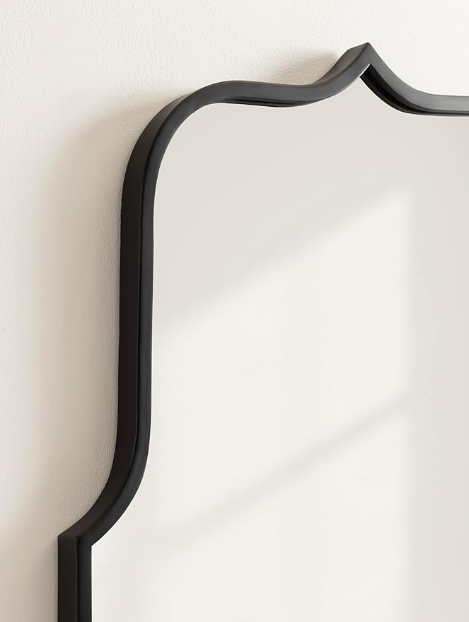 Kate and Laurel Gezella Scallop Arched Wall Mirror