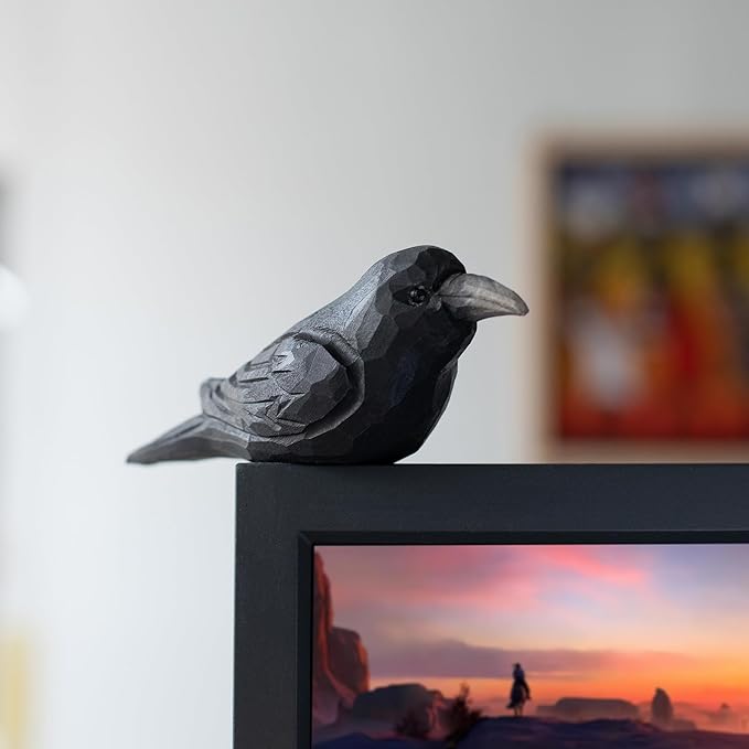 Small Wooden Crow Figurine – Cute Hand-Carved Raven Collectible, Small Rustic Bird Decor for Desk & Shelf, Animal Ornament with Gift Box