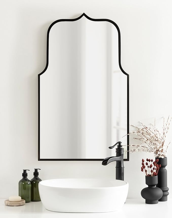 Kate and Laurel Gezella Scallop Arched Wall Mirror