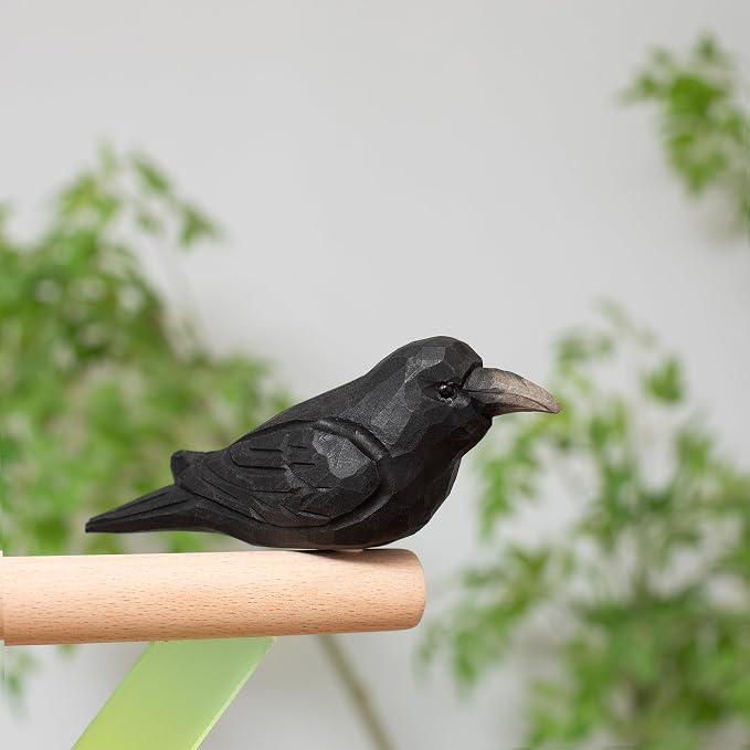 Small Wooden Crow Figurine – Cute Hand-Carved Raven Collectible, Small Rustic Bird Decor for Desk & Shelf, Animal Ornament with Gift Box