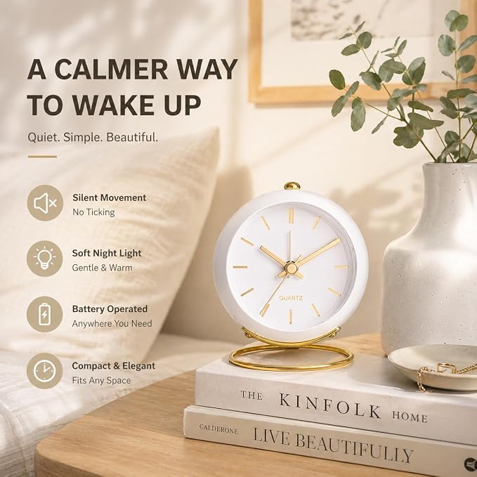 AYRELY® Battery Operated Desk Alarm Clocks with Light,Retro Silent No Ticking Analog Small Clock,Loud Table Clock for Bedside/Bedroom/Kitchen/Office/Travel/Kids/Room Decor Aesthetic Vintage(White)
