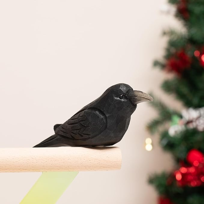Small Wooden Crow Figurine – Cute Hand-Carved Raven Collectible, Small Rustic Bird Decor for Desk & Shelf, Animal Ornament with Gift Box