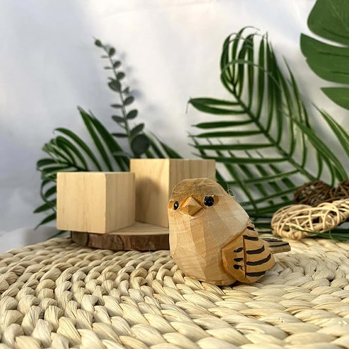2PCS Small Carved Wooden Birds, Handmade Bird Statue Carved Rustic Animal Bird Sculpture Miniature Art Carve Small Animal for Home Decor.