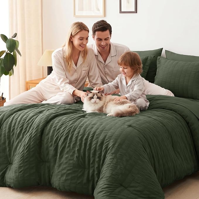 CozyLux Full Size Comforter Sets Dark Green, 7 Pieces Seersucker Textured Luxury Bed in a Bag, All Seasons Soft Bedding Sets with Down Alternative Comforter, Sheets, Pillowcases & Shams, Home Gift
