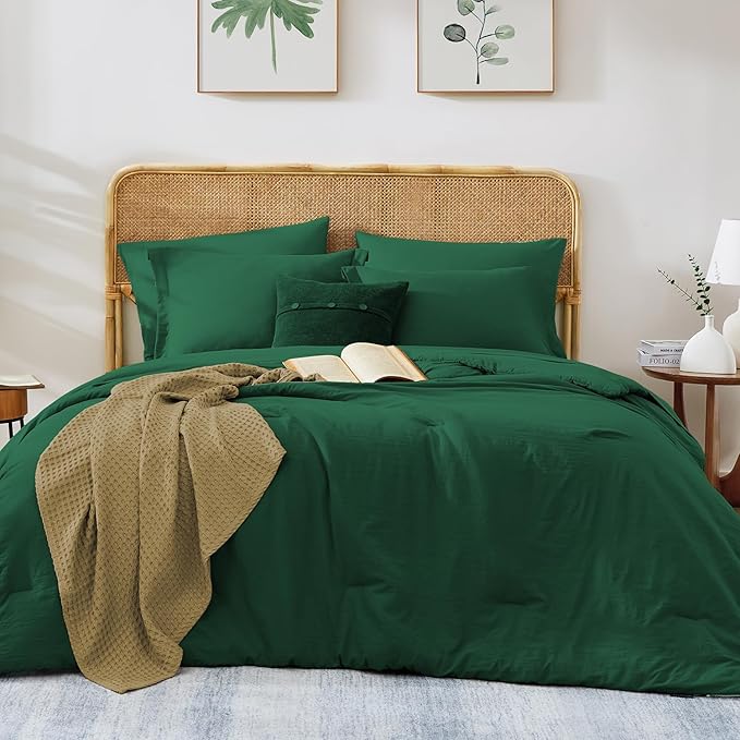 WRENSONGE King Size Comforter Set- 7 Pieces Soft Emerald Green Bed in a Bag King with Fitted Sheet, Flat Sheet, 2 Pillow Shams, and 2 Pillowcases-Warm King Bedding Set for All Season