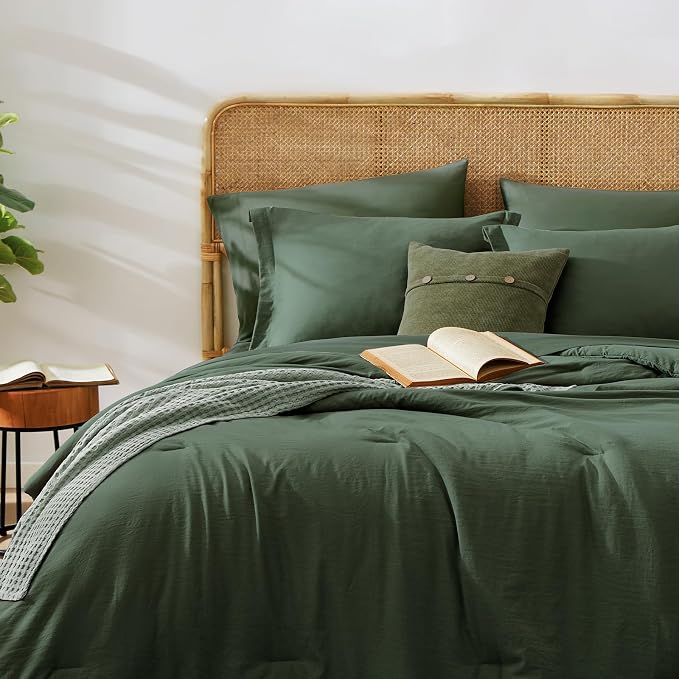 WRENSONGE Super King Plus Comforter Set - 7 Pieces Deep Green Soft Bed in a Bag Super King Plus with Fitted Sheet, Flat Sheet, 2 Pillow Shams, and 2 Pillowcases- Warm Bedding Sets for All Season