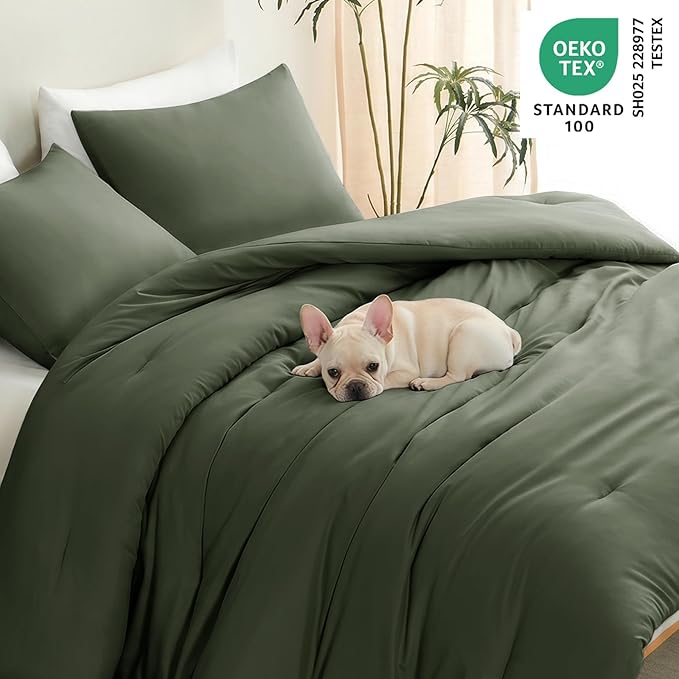 CozyLux King Size Comforter Set Dark Green, 3 Pieces Lightweight Down Alternative Quilted Bedding Sets, All Season Soft Breathable Solid Comforter with 2 Pillowcases, Luxury Bed Set Gift for Home