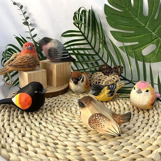 2PCS Small Carved Wooden Birds, Handmade Bird Statue Carved Rustic Animal Bird Sculpture Miniature Art Carve Small Animal for Home Decor.