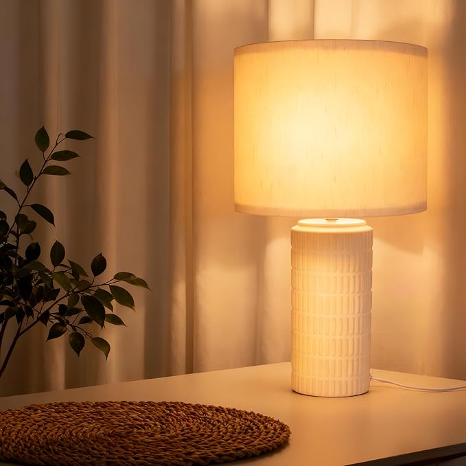 Modern Ceramic Table Lamp，White Bedside Nightstand Lamp for Bedroom Living Room，Farmhouse End Table Lamp, E26 Socket，20 Inch，Desk Lamp for Home Decor，House Warming Gift for Women Mom