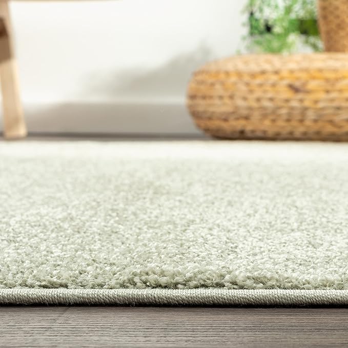 JONATHAN Y Haze Solid Low-Pile Green 3x5 Oval Indoor Area Rug, Coastal,Bohemian,Minimalist,Classic, Easy-Cleaning for Living Room,Bedroom,Kitchen,Pet Friendly,Non-Shedding (SEU100O-3OV)