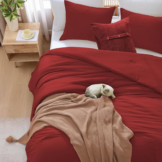 WRENSONGE Full Size Comforter Sets - 3 Pieces Bright Red Comforter Prewashed Soft Lightweight for All Seasons, Fluffy Down Alternative Comforter Full Size with 2 Pillow Shams