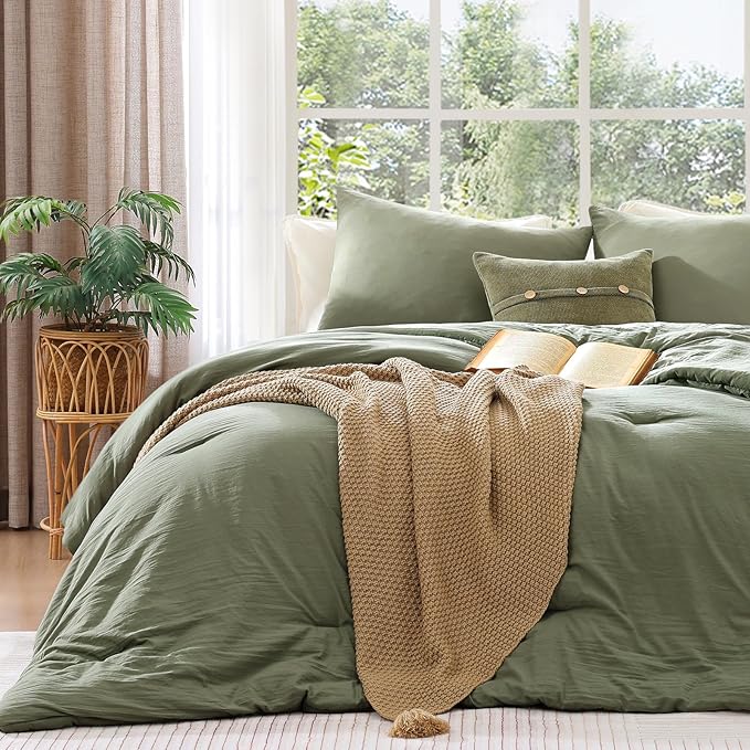 WRENSONGE King Size Comforter Set - 3 Pieces Green Comforter Prewashed Soft Lightweight for All Seasons,Fluffy Down Alternative Comforter King Size with 2 Pillow Shams