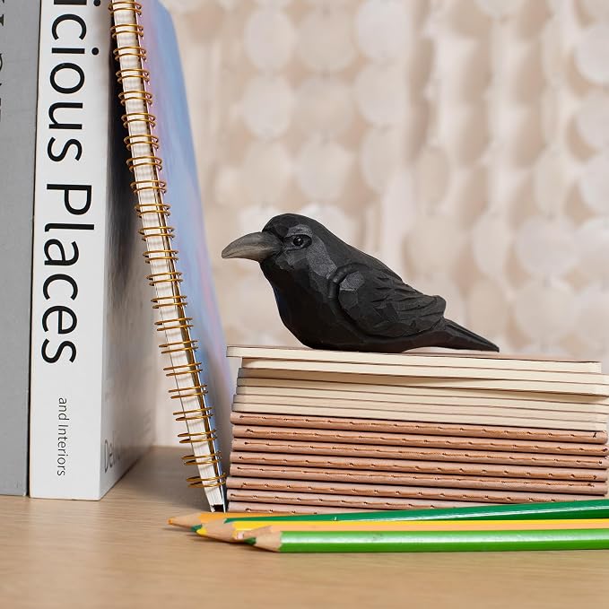 Small Wooden Crow Figurine – Cute Hand-Carved Raven Collectible, Small Rustic Bird Decor for Desk & Shelf, Animal Ornament with Gift Box