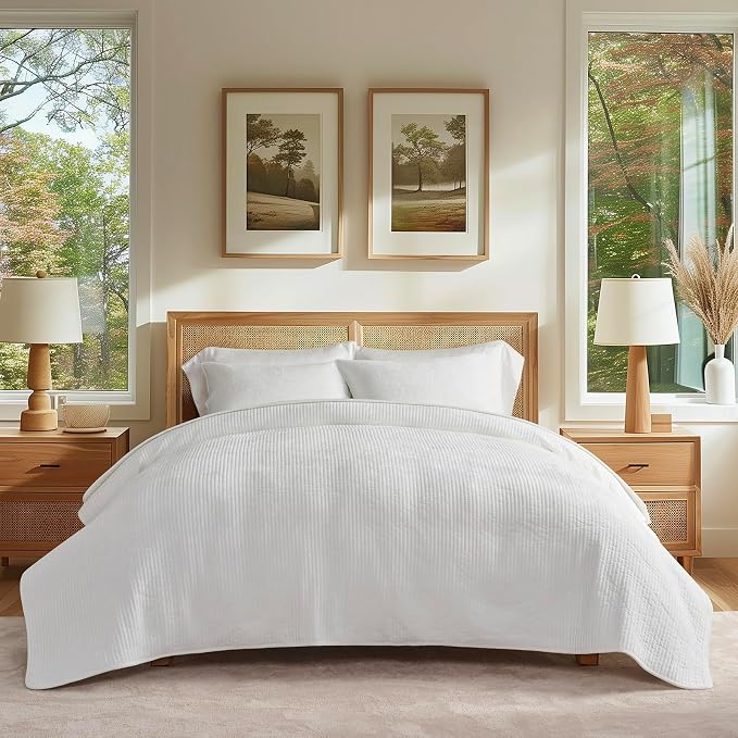 EverGrace Velvet Quilt Set King Size, Luxurious Soft Quilted Bedding Sets, Lightweight Velvet Comforter for All Season, Striped Channel Bedspread Coverlet with 2 Shams, Bright White