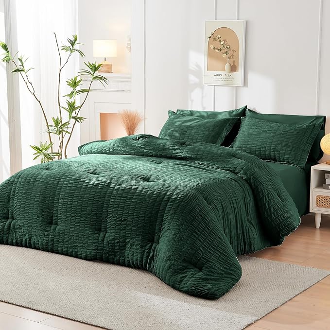 HYMOKEGE Emerald Green Queen Comforter Set Seersucker 7 Pieces, All Season Luxury Bed in a Bag Queen for Bedroom, Bedding Set with Comforter, Sheets, Pillowcases & Shams