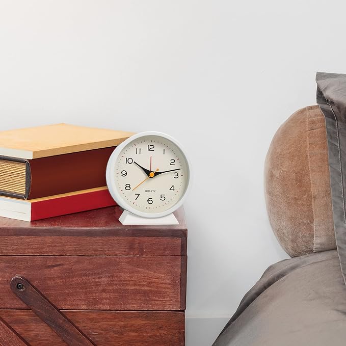 SHISEDECO 4.5" Battery Operated Antique Retro Analog Alarm Clock, Small Silent Bedside Deskclock with Light Function, Non-Ticking Tableclock Decor for Living Room, Bedroom, Bedside, Shelf (White)