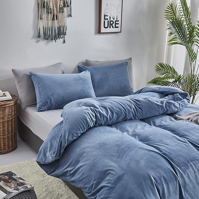Pureant Blue Fluffy Comforter Set King Lake Blue Velvet Bedding Comforter Sets for Men Boys Solid Color King Comforter Soft Plain Grayish Quilts Haze Blue Flannel Blankets Breathable