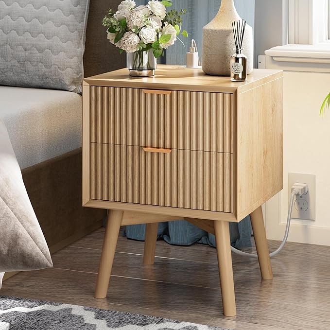 Fluted Nightstand, Beveled Edges Night Stand, 2 Drawer Nightstand with Charging Station, Modern End Table with Solid Wood Legs, Wooden Bedside Table for Bedroom Sofa Home Office,Natural Oak