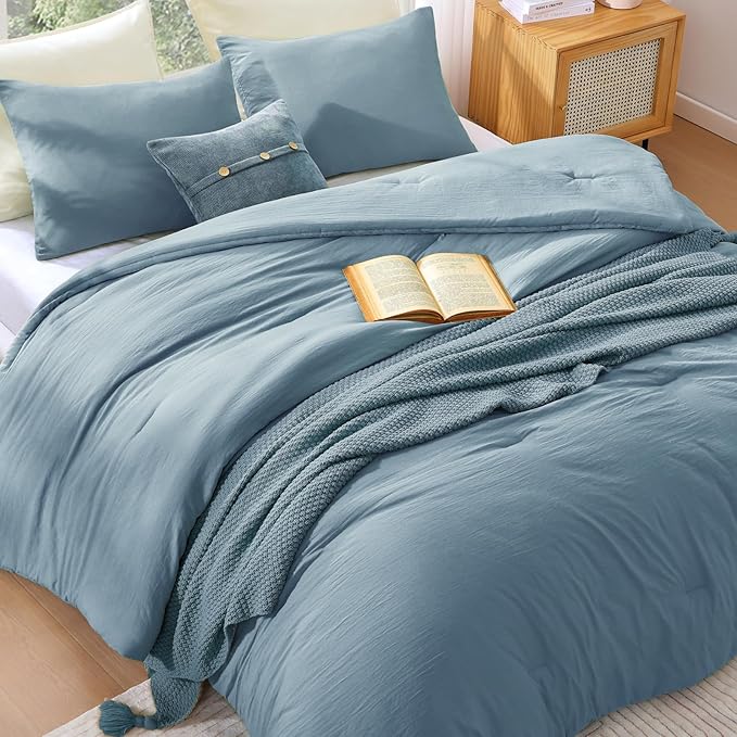 WRENSONGE King Size Comforter Set - 3 Pieces Dusty Blue Comforter Prewashed Soft Lightweight for All Seasons,Fluffy Down Alternative Comforter King Size with 2 Pillow Shams