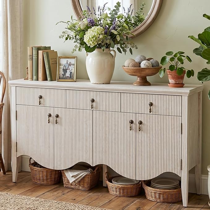 FUSUNBAO 57-Inch Sideboard Buffet Cabinet with 3 Drawers and 4 Doors, Vintage Fluted Sideboard with Scalloped Base, Vintage Storage Cabinet for Dining Room, Organic Modern Accent Cabinet,Nature Oak