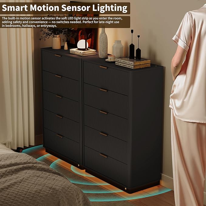 Fluted Dresser for Bedroom with 5 Drawers, 31.5" Wide Modern Chest of Drawers with Lighting, Wooden Dresser TV Stand with Curved Edges, Closet Organizer for Living Room, Hallway,Black