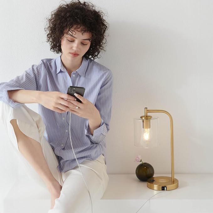 Brightech Elizabeth Table Lamp with Wireless Charging Pad and USB-C Port, Bedside Reading Lamp, Vintage Brass Gold Desk Lamp, Nightstand Lamp with LED Bulb for Bedroom, Living Room, Office