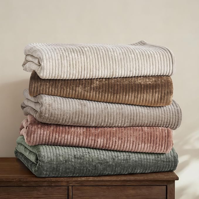 EverGrace Velvet Quilt Set Queen Size, Luxurious Soft Quilted Bedding Sets, Lightweight Velvet Comforter for All Season, Striped Channel Bedspread Coverlet with 2 Shams, Natural Tan