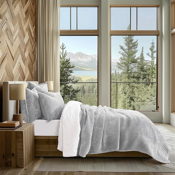 EverGrace Velvet Quilt Set King Size, Luxurious Soft Quilted Bedding Sets, Lightweight Velvet Comforter for All Season, Striped Channel Bedspread Coverlet with 2 Shams, Frost Gray