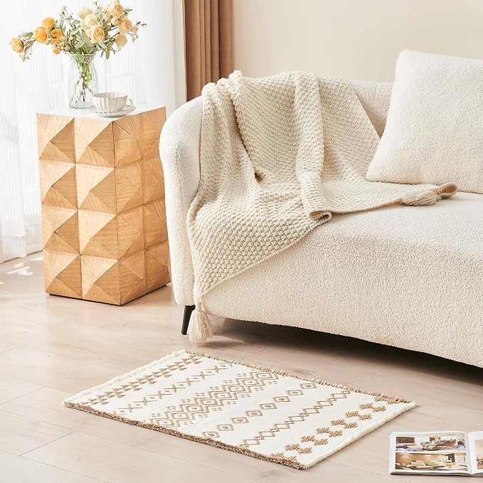 Douceur Boho Bath mat for Bathroom Floor Non Slip, Acrylic Blend Cute Bath Rugs with Tassels, Beige and Cream White Tribal Ethnic Pattern Farmhouse Bathroom Rugs, 15.7" x 23.6"