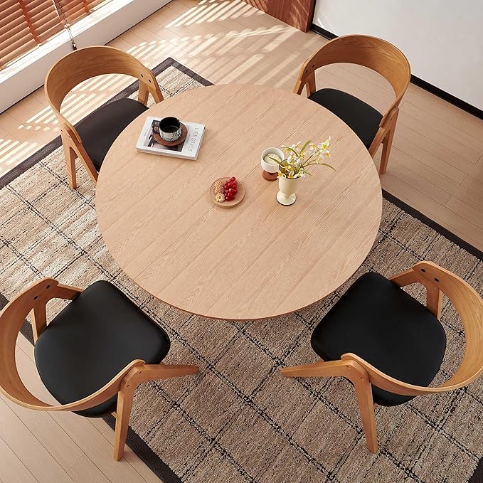 Howtek 47″ Round Dining Table Set for 4-6 People, 5 Piece Modern Kitchen Table with Natural Oak Wood Grain Finish & 4 PU Leather Upholstered Dining Chairs（Curved Backrest & Solid Wood Legs ）