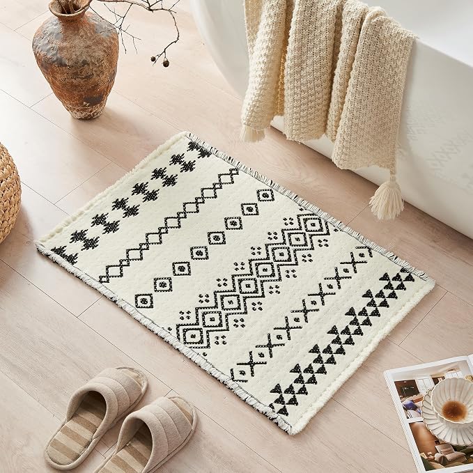 Douceur Boho Bath mat for Bathroom Floor Non Slip, Acrylic Blend Cute Bath Rugs with Tassels, Black and Cream White Tribal Ethnic Pattern Farmhouse Bathroom Rugs, 20" x 32"