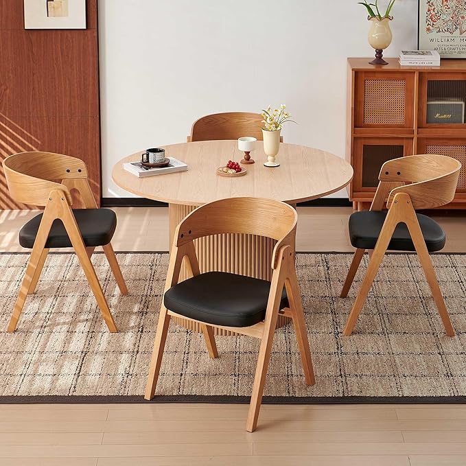 Howtek 47″ Round Dining Table Set for 4-6 People, 5 Piece Modern Kitchen Table with Natural Oak Wood Grain Finish & 4 PU Leather Upholstered Dining Chairs（Curved Backrest & Solid Wood Legs ）