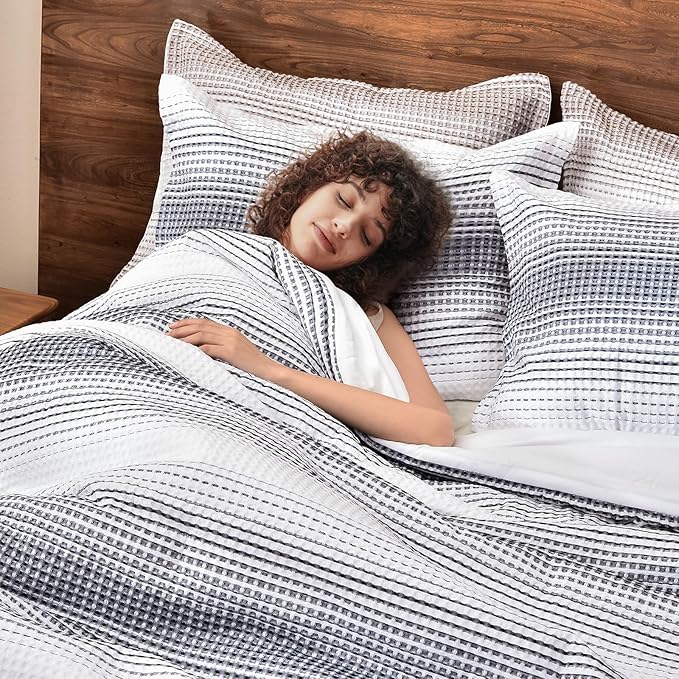 PHF Ultra Soft Yarn Dyed Waffle Weave Comforter Set King Size, 3 Pieces Lightweight Breathable Comfy Bedding Set, Comfy Textured 1 Comforter with 2 Pillow Shams, White and Navy
