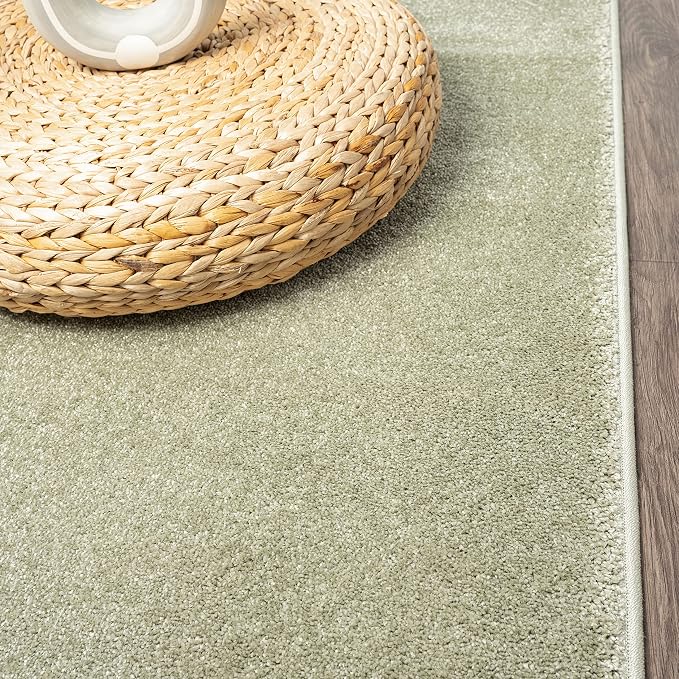 JONATHAN Y Haze Solid Low-Pile Green Indoor Area Rug 8x10, Coastal,Bohemian,Minimalist,Classic, Easy-Cleaning for Living Room,Bedroom,Kitchen,Pet Friendly,Non-Shedding (SEU100O-8)