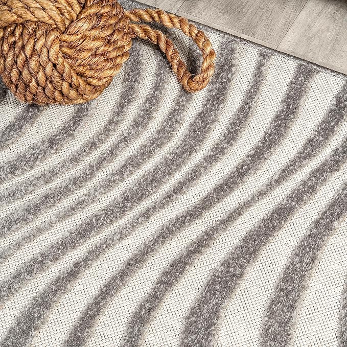 JONATHAN Y Maribo High-Low Abstract Striped Gray/Ivory 10x14 Indoor/Outdoor Area Rug, Pet Friendly, Non-Shedding, Stain Resistant, Easy-Cleaning for Backyard, Patio, Porch (SCN103B-14)